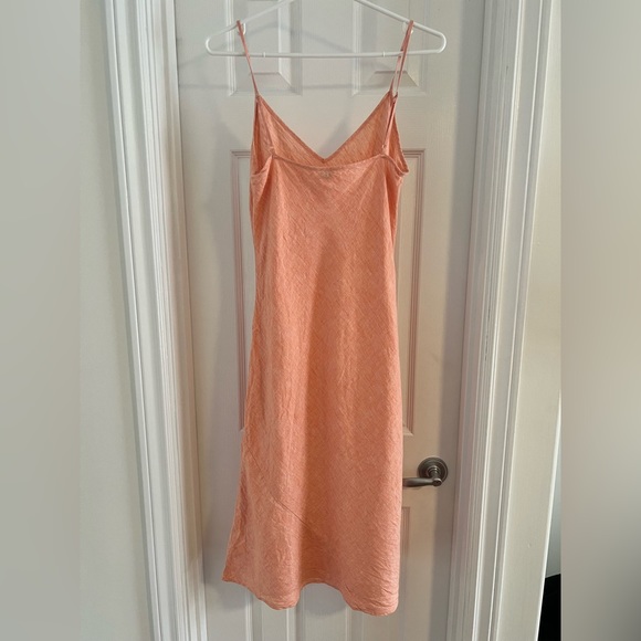 Coral linen midi dress from Aritzia. 2nd and 3rd pictures show true colour. - Picture 3 of 3